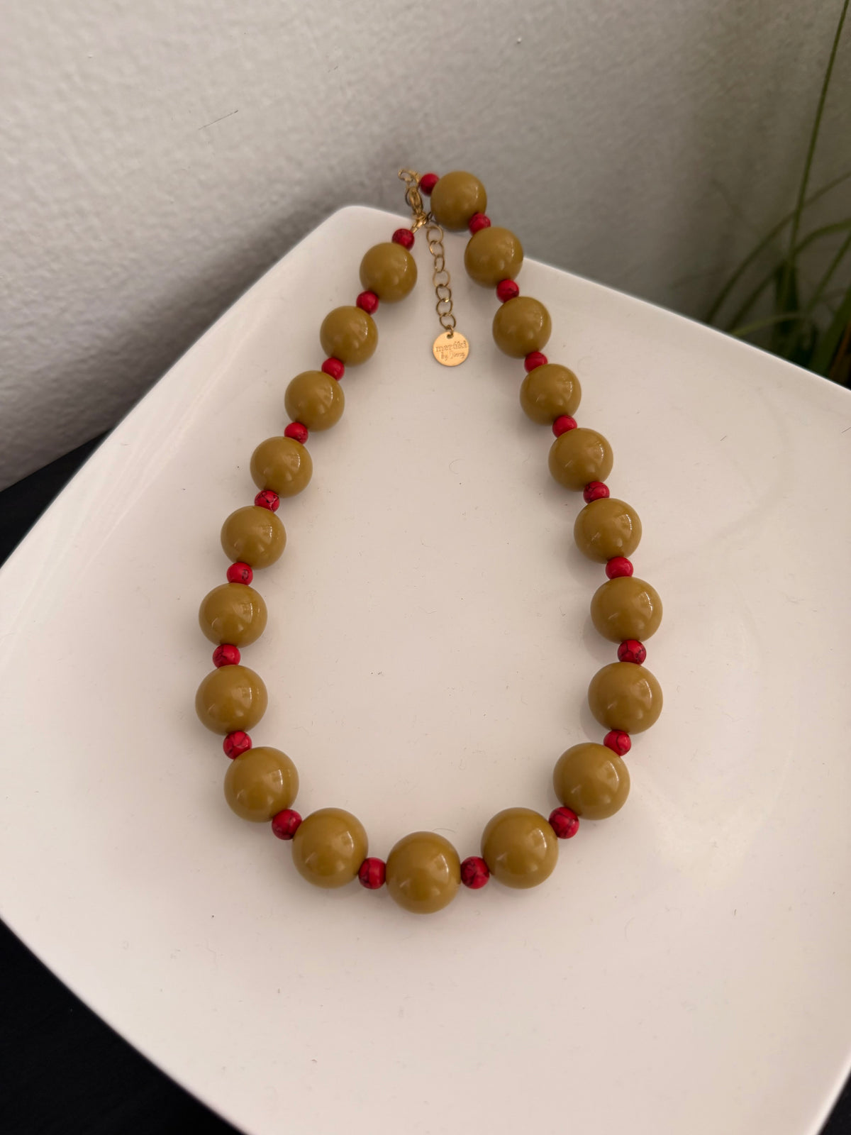 Olive contrast necklace