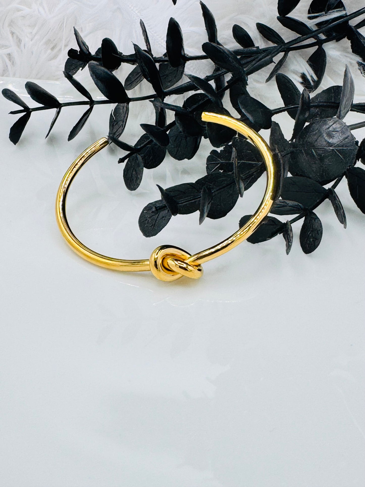 Knot bangle
