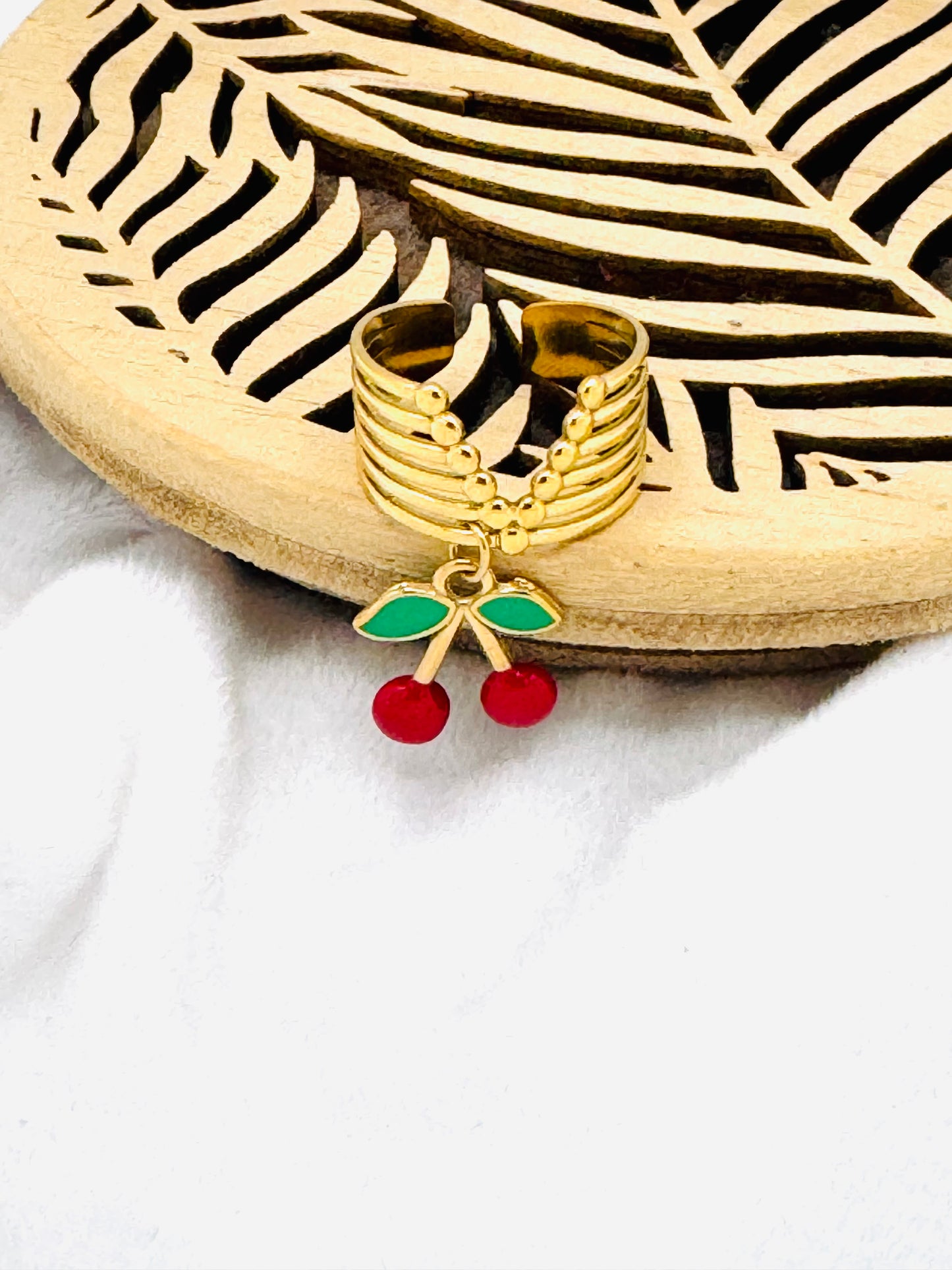 V ring with cherries