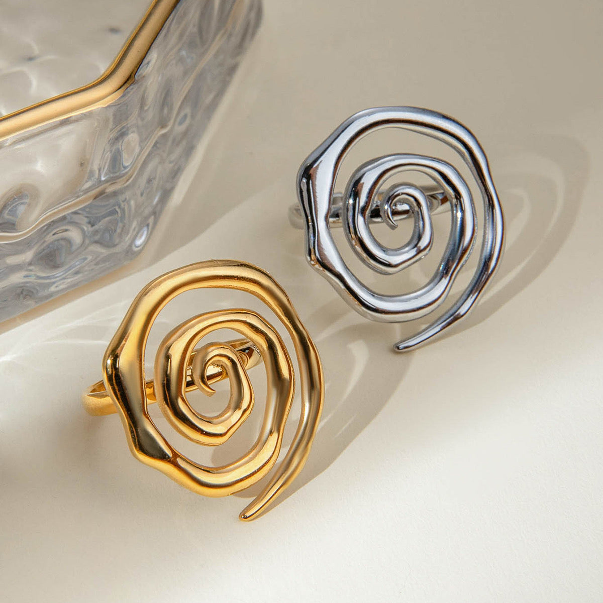 Spiral adjustable ring