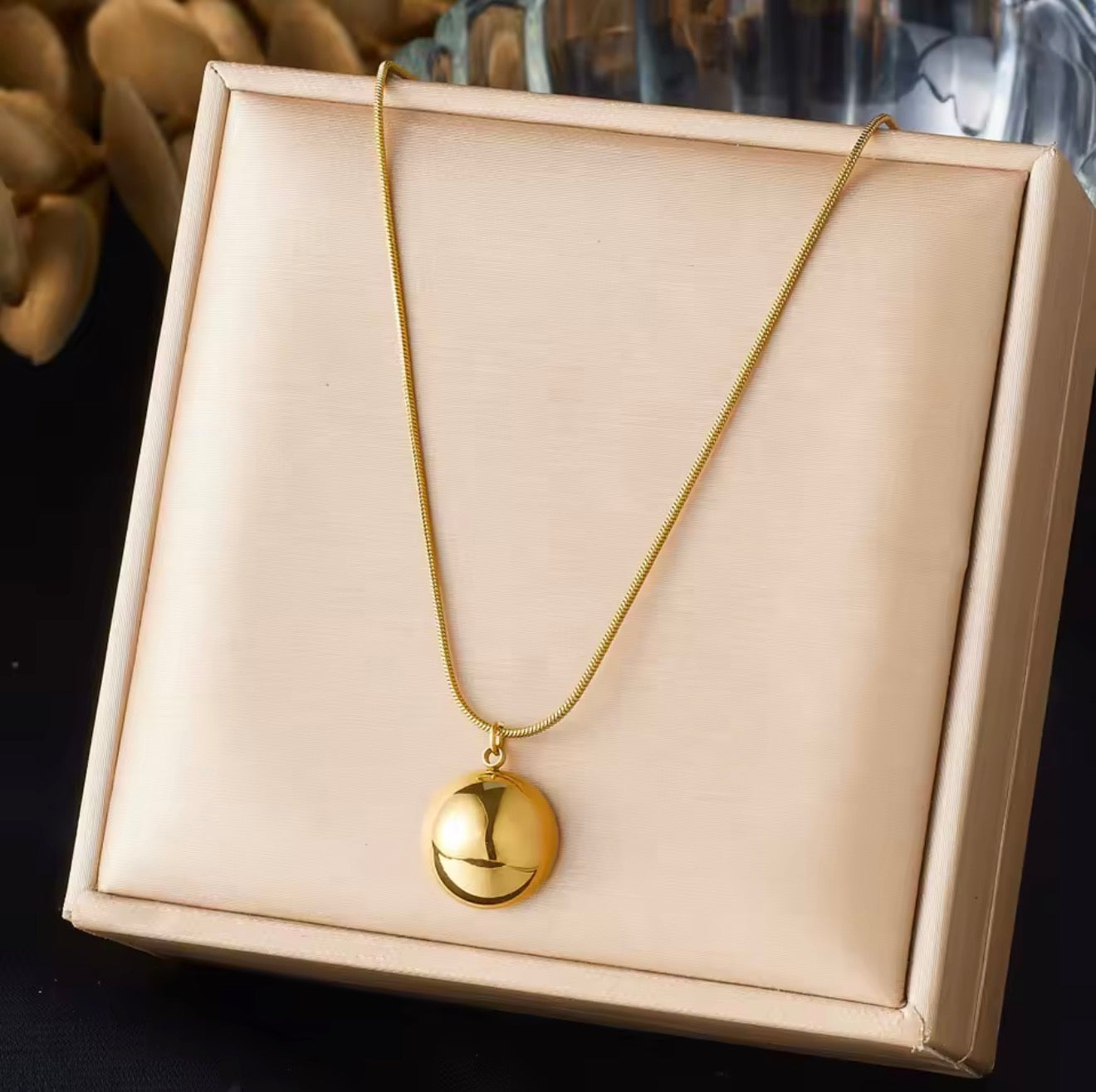 Aura dorada necklace