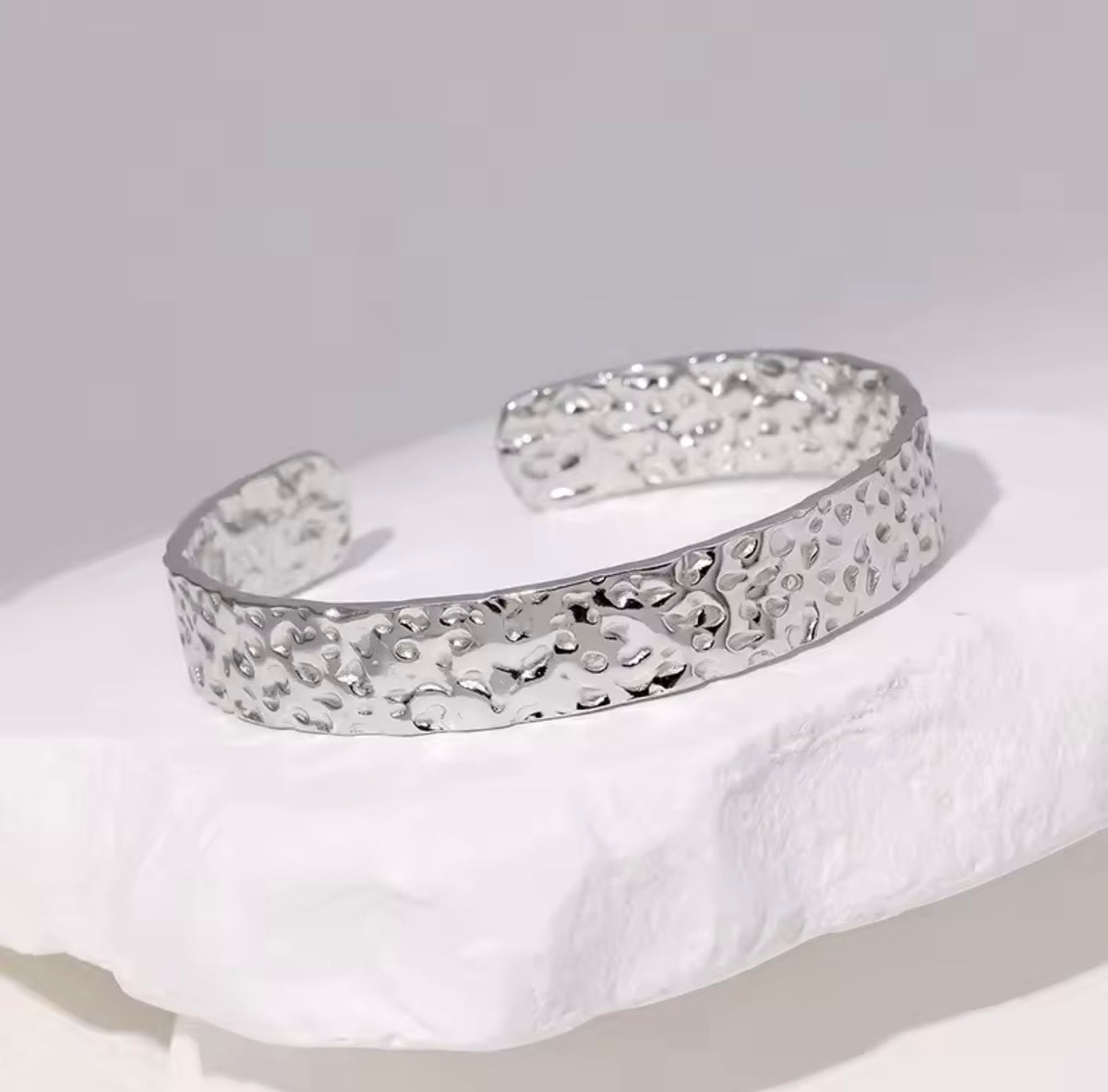 Martelé cuff