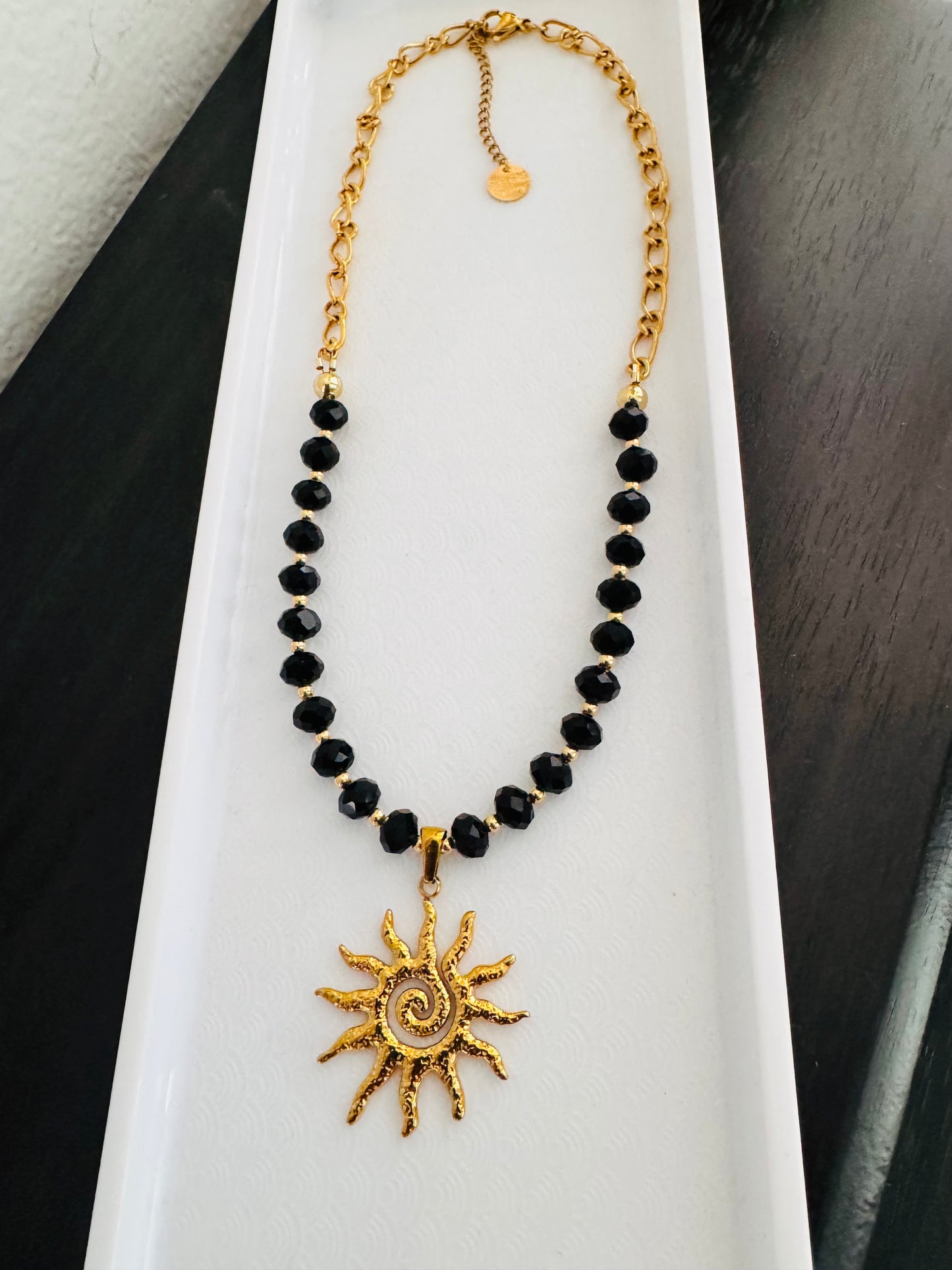 Sol nocturno necklace