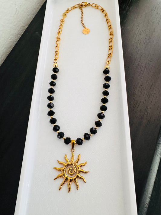 Sol nocturno necklace