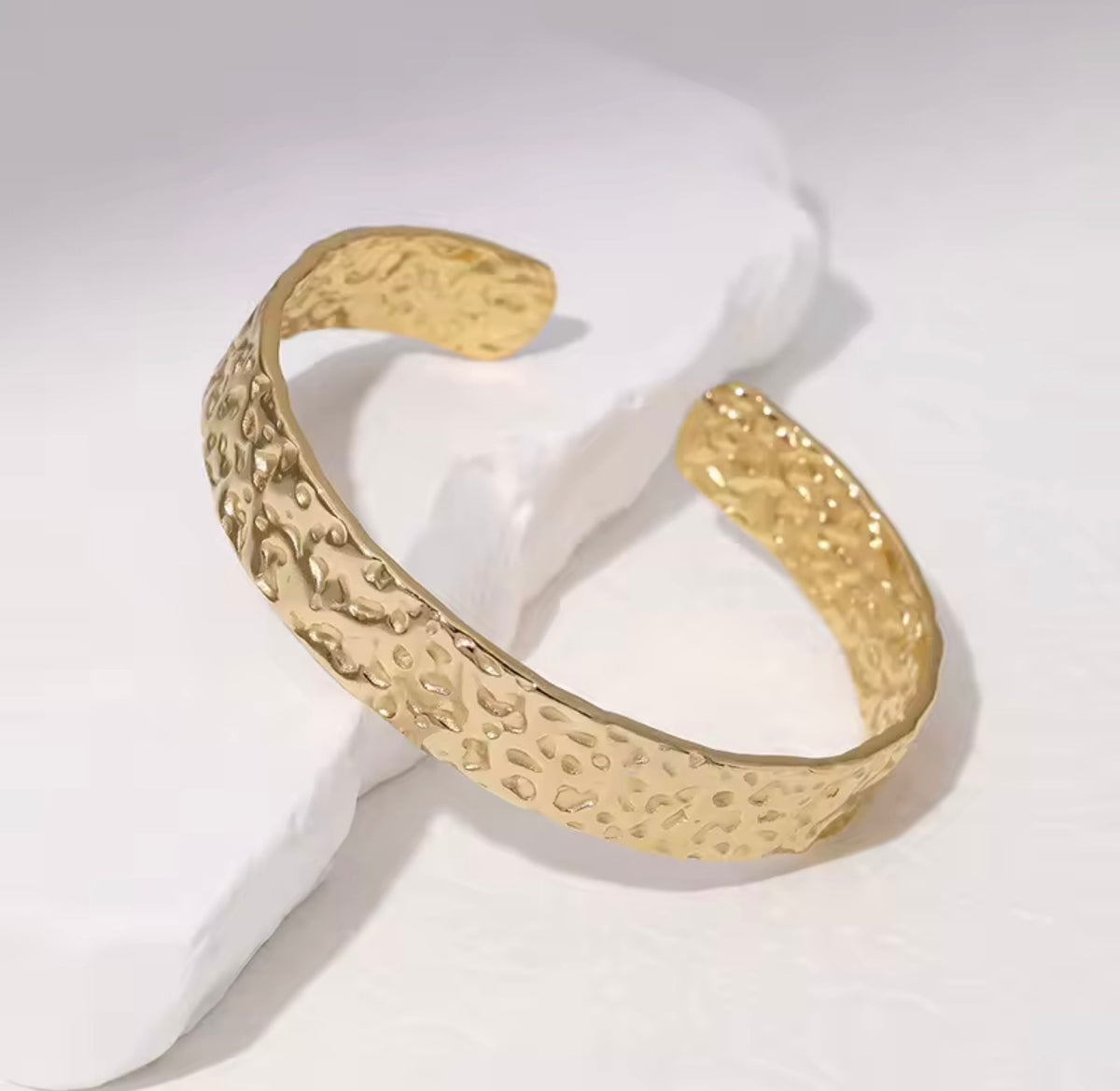Martelé cuff