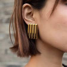 Ribbed rectangle studs