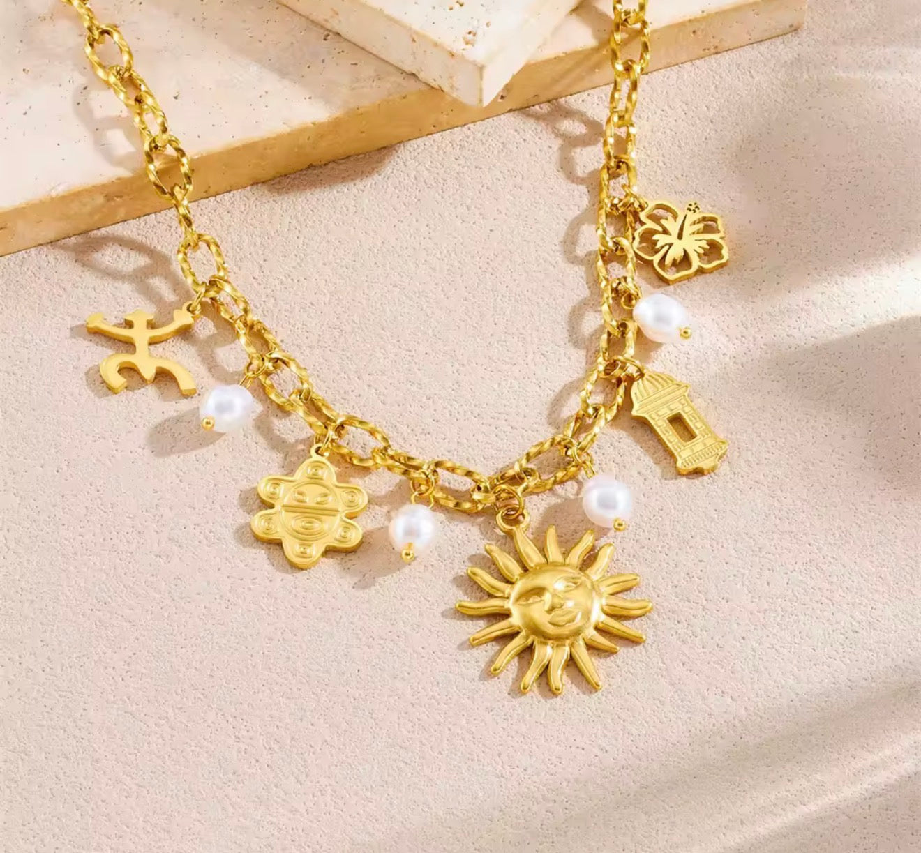 Isla Dorada necklace