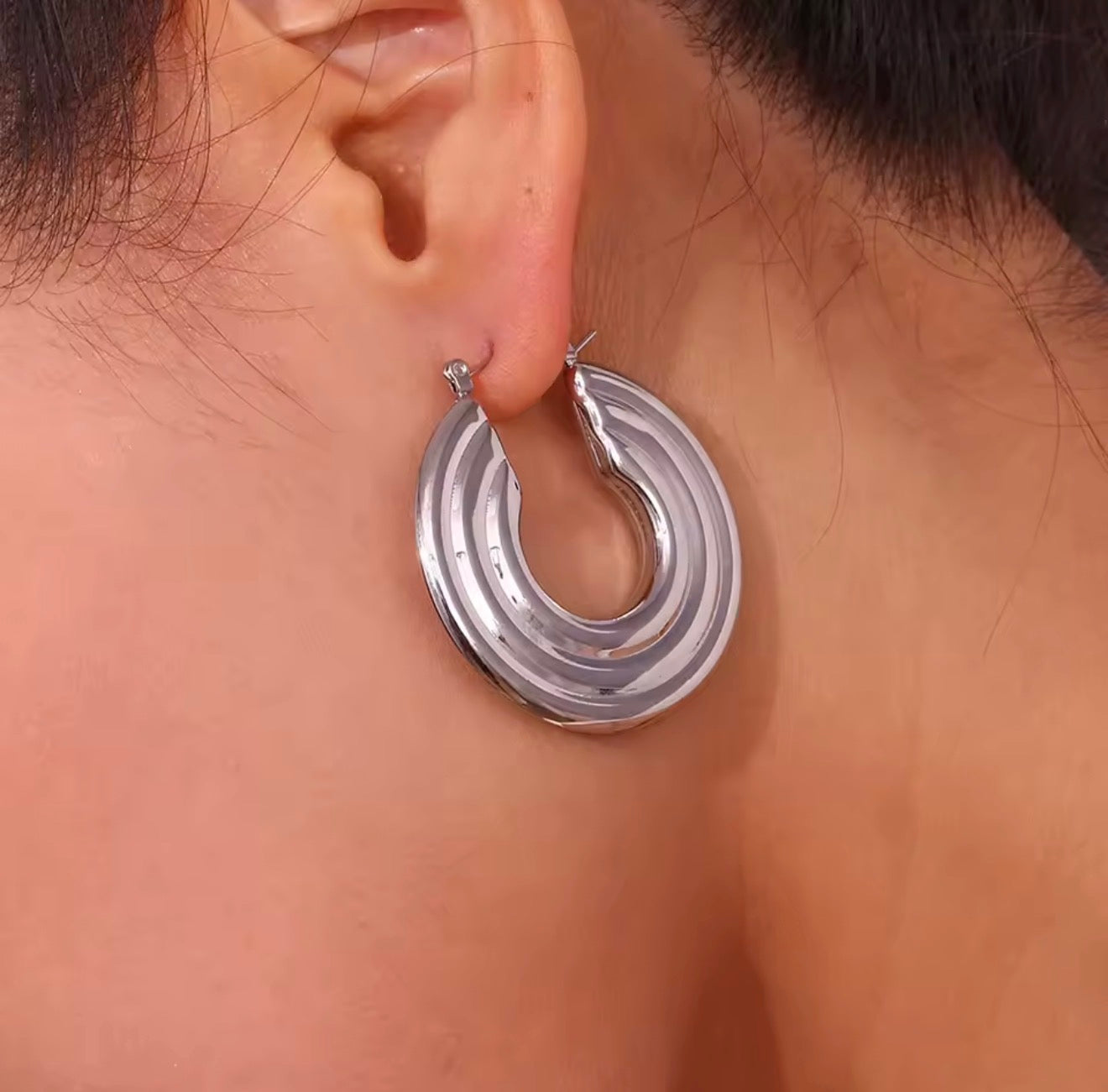Double loop hoops