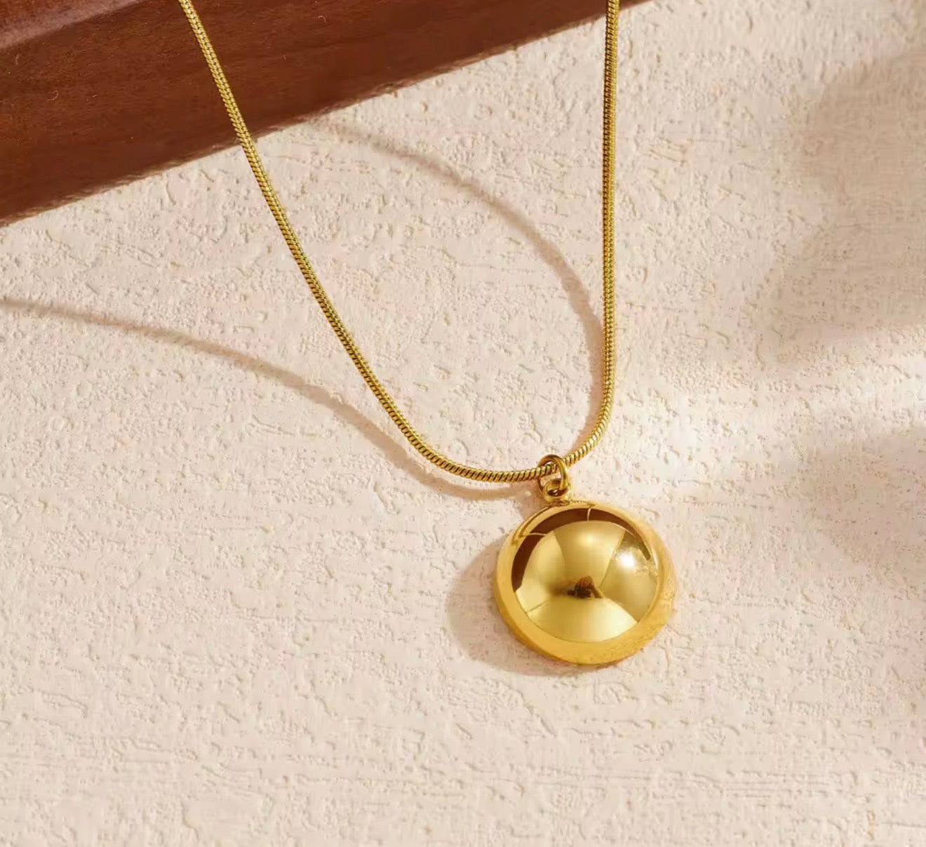 Aura dorada necklace