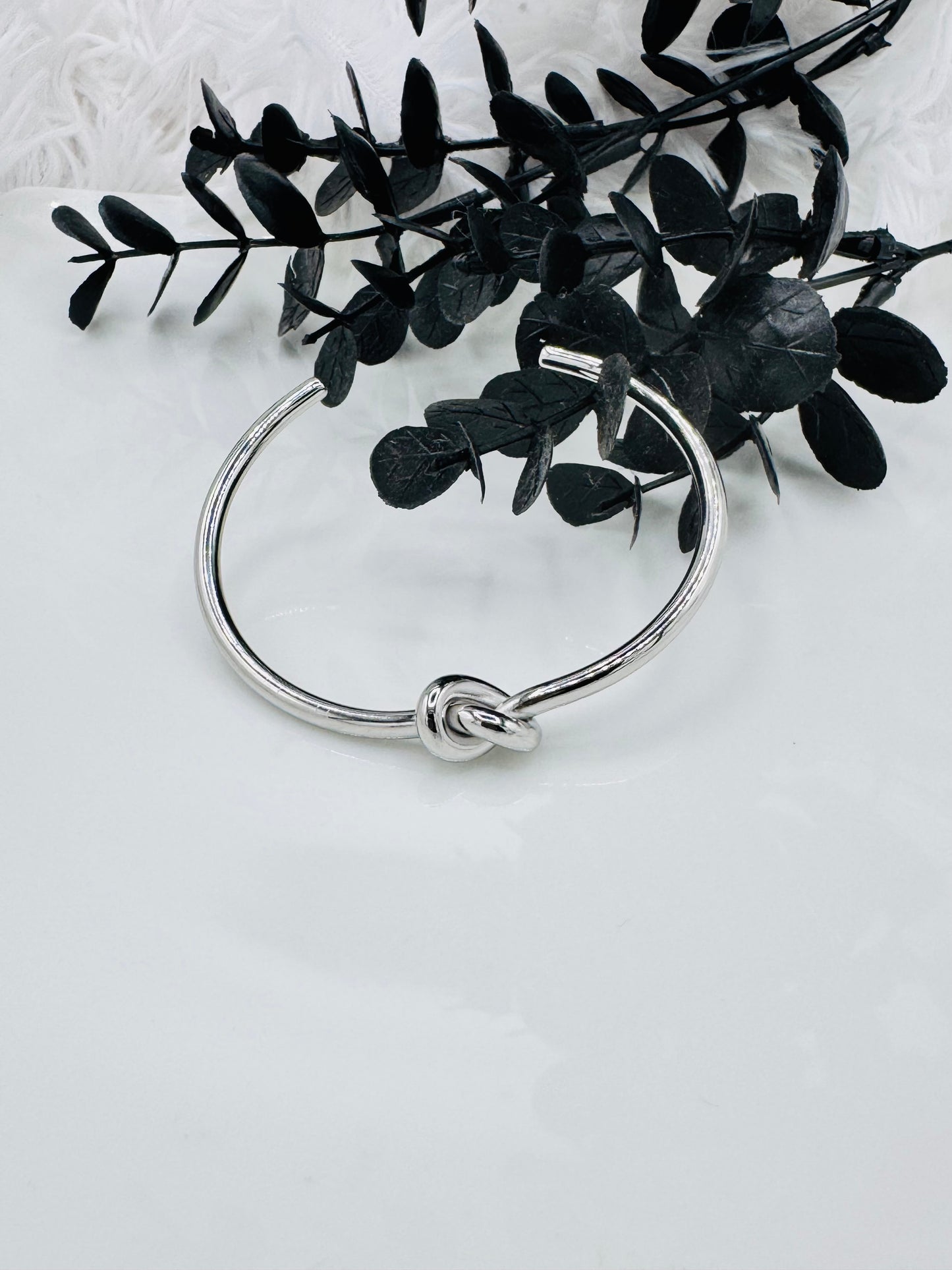 Knot bangle