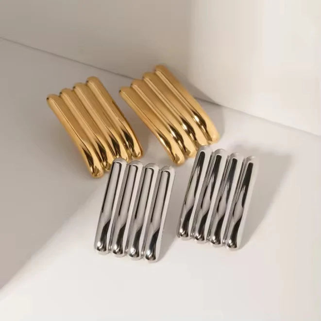 Ribbed rectangle studs