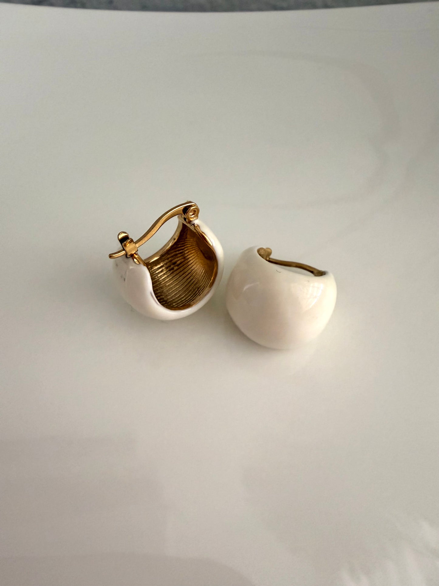 Aura hoops