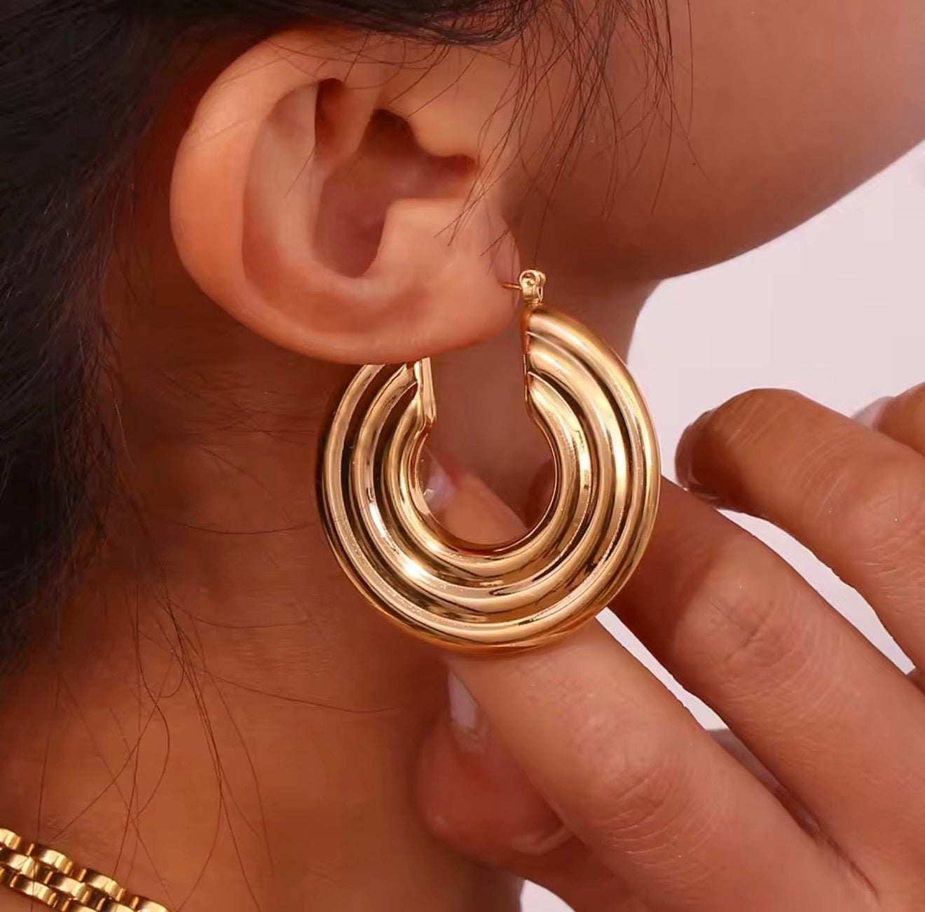 Double loop hoops