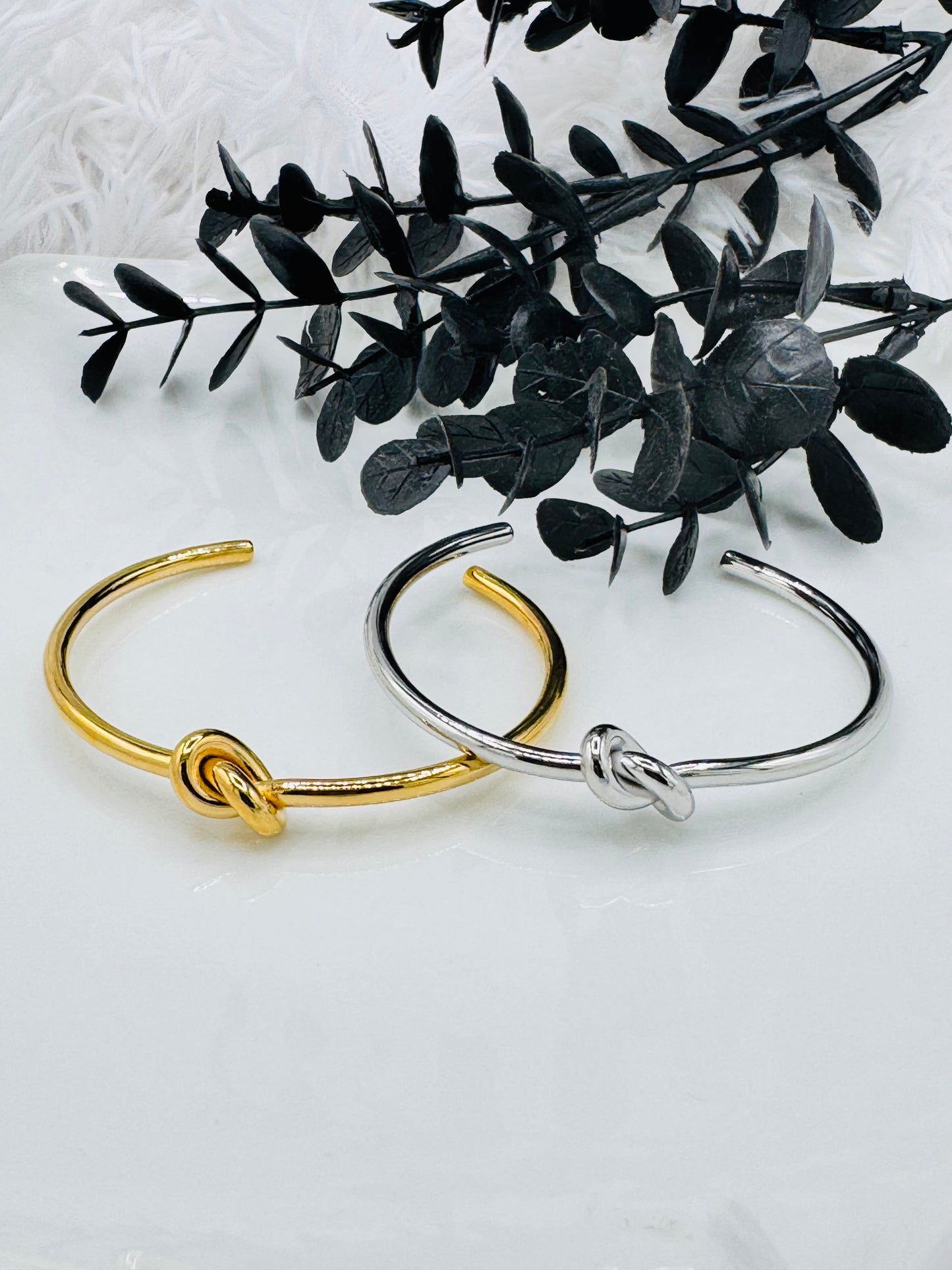 Knot bangle